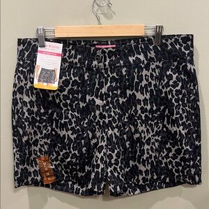 Isaac Mizrahi Animal Print Black and Gray Shorts